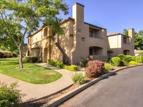 Bridges Woodcreek Oaks Apartment-Sample Image of Roseville CA Intern Home