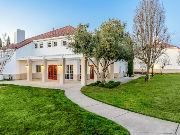 Capri Creek - Sample Image of Petaluma, CA Short Term Housing