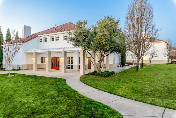 Capri Creek - Sample Image of Petaluma, CA Short Term Housing