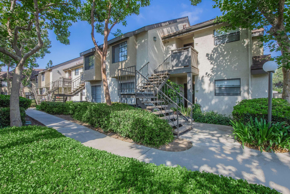 Oak Tree Court sample image of Placentia CA short term housing