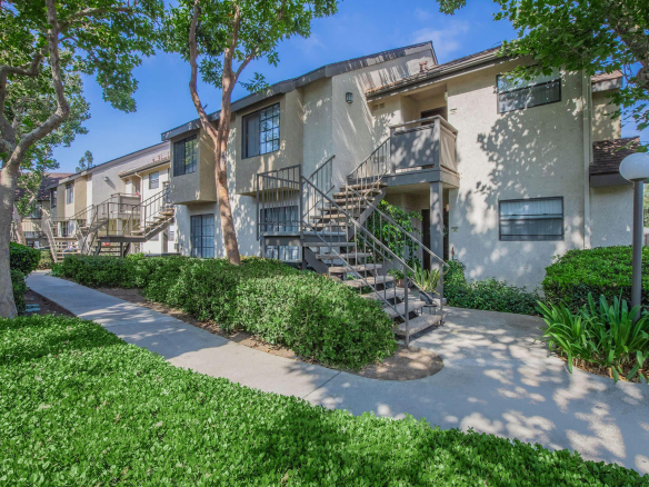 Oak Tree Court sample image of Placentia CA short term housing