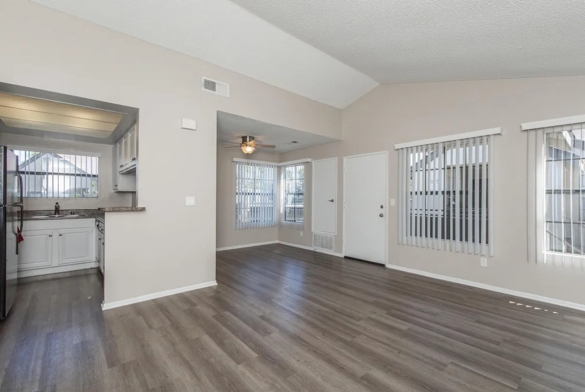 Oak Tree Court sample image of Placentia CA short term housing