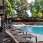 Serviced apartments in Palo Alto with the pool side