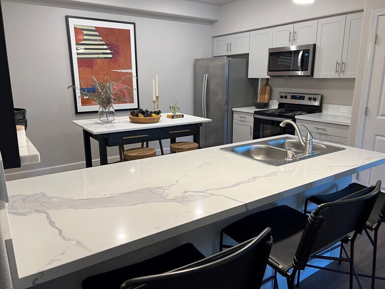 The Rousseau Apartment Home - Sample Image of Fresno, CA Temporary Housing