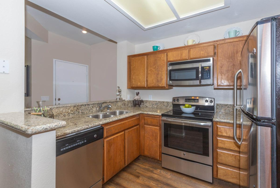 The Springs Apartment Homes - Sample Image of Bakersfield, CA Nurse Housing