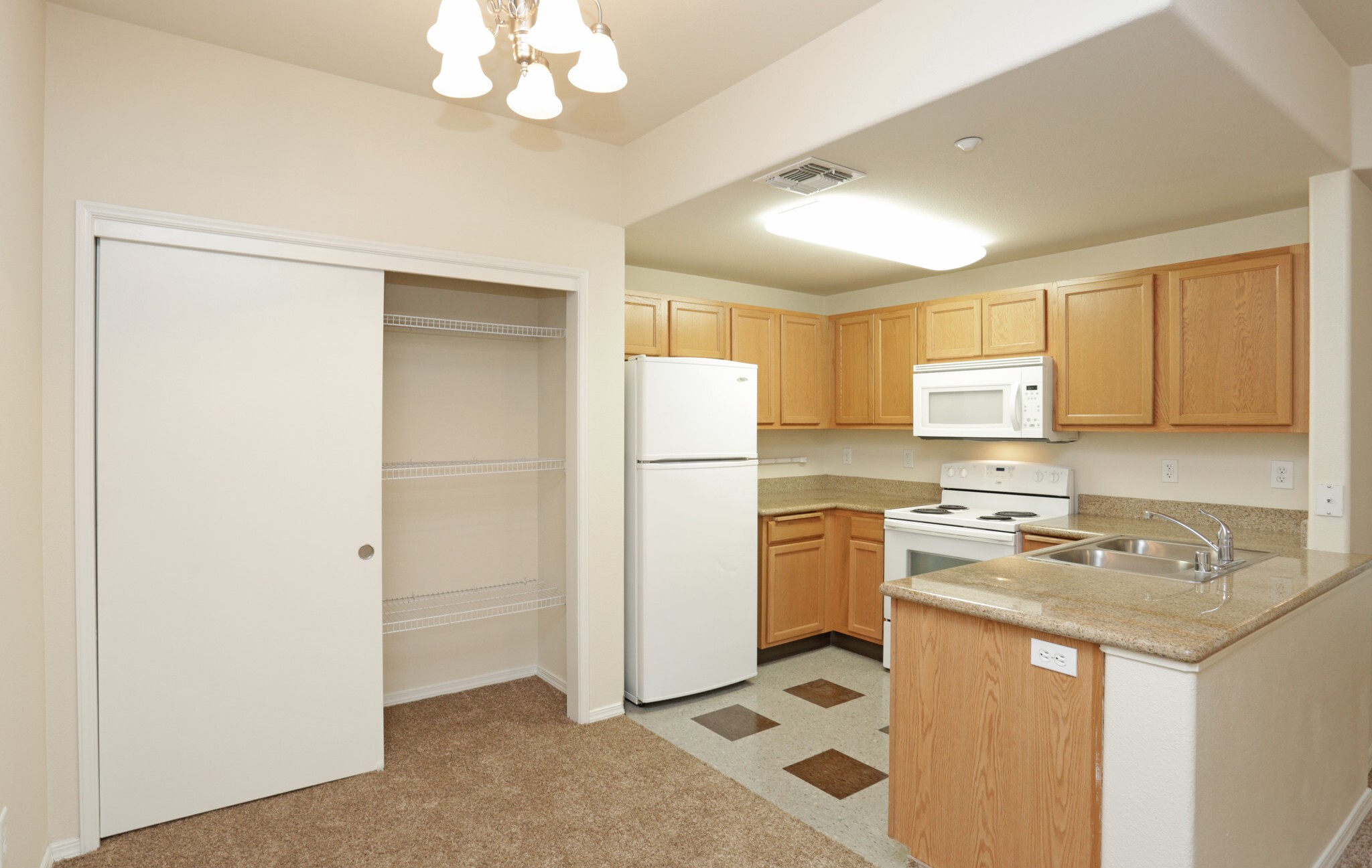 Valley Oak Apartment Homes - Sample Image of Lemoore, CA Temporary Housing