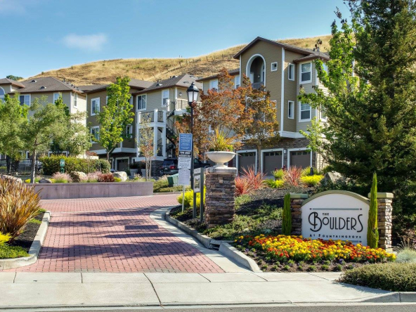 Boulders at Fountaingrove - Sample Image of Santa Rosa, CA Corporate Housing